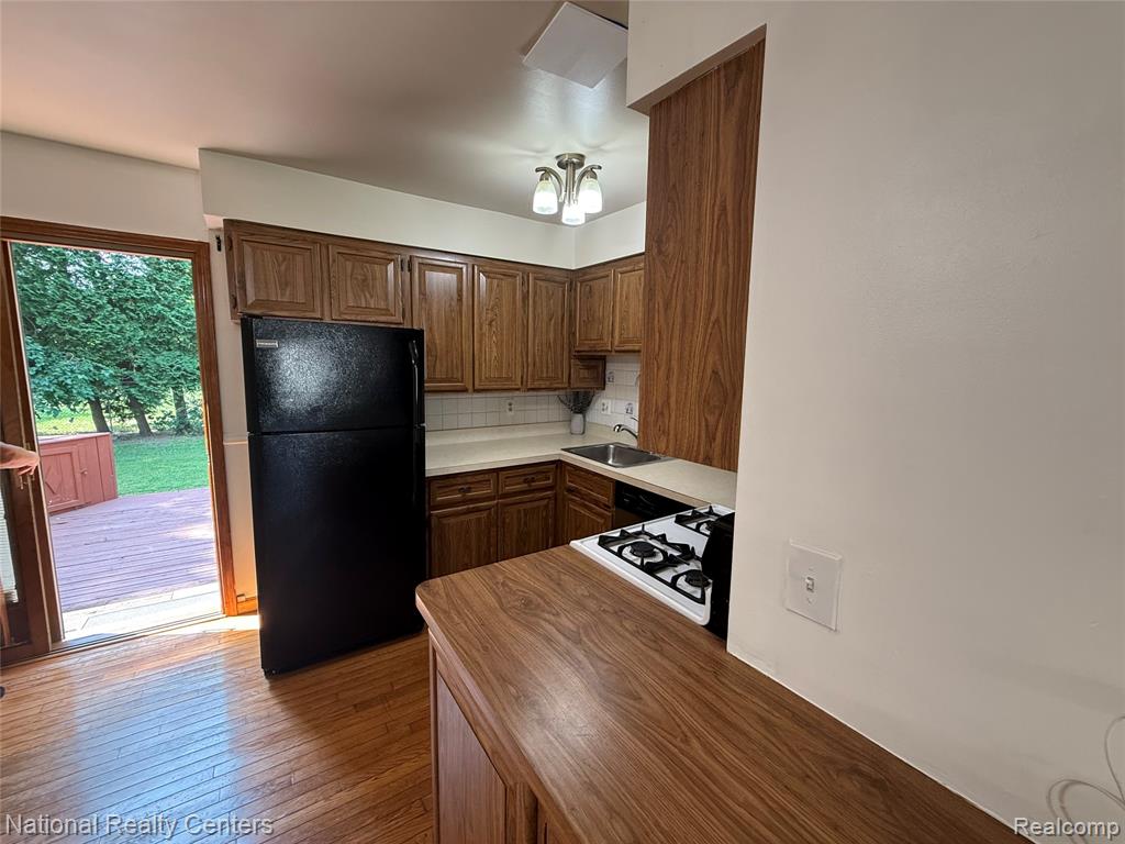 8416 Hickory Drive, Sterling Heights, MI 48312 — Photo 7