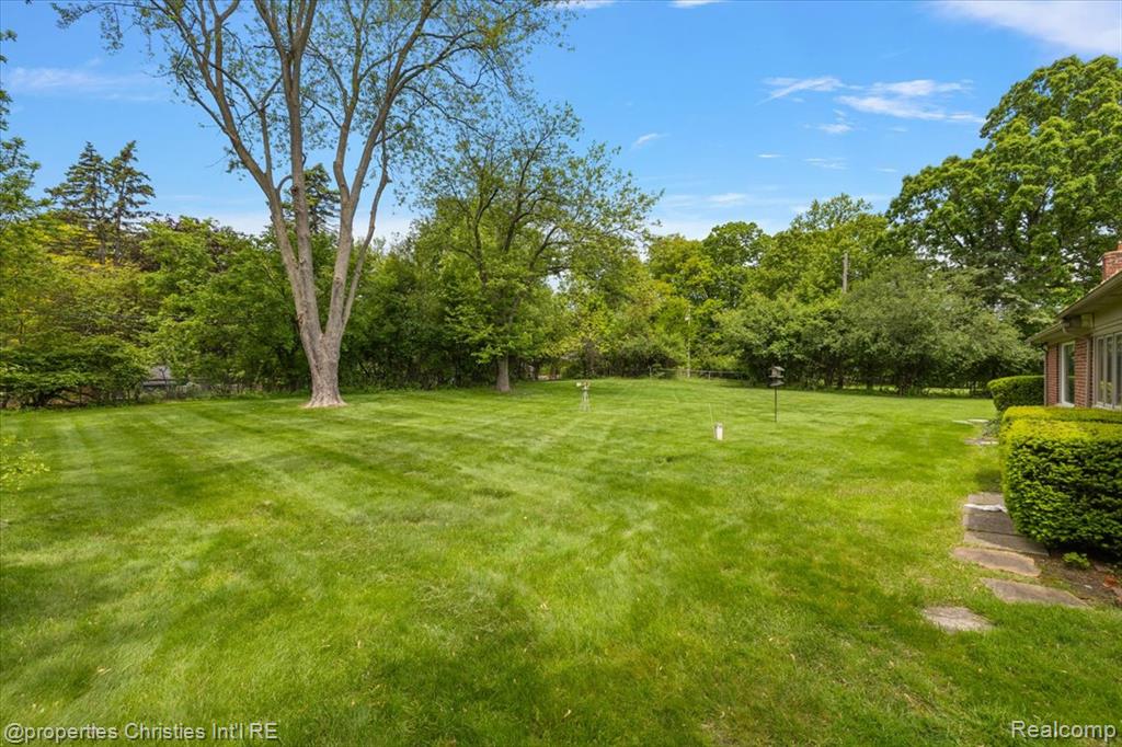 5252 Doherty Drive, West Bloomfield, MI 48323 — Photo 31