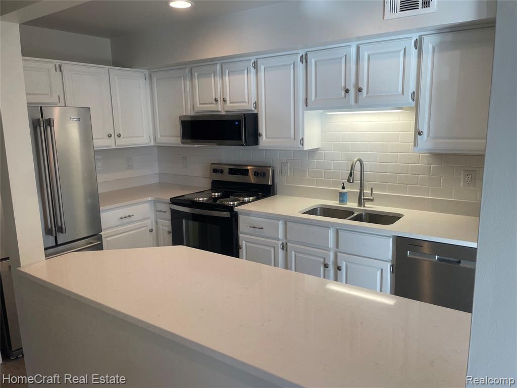 192 Pinewood Drive, Plymouth, MI 48170 — Photo 7