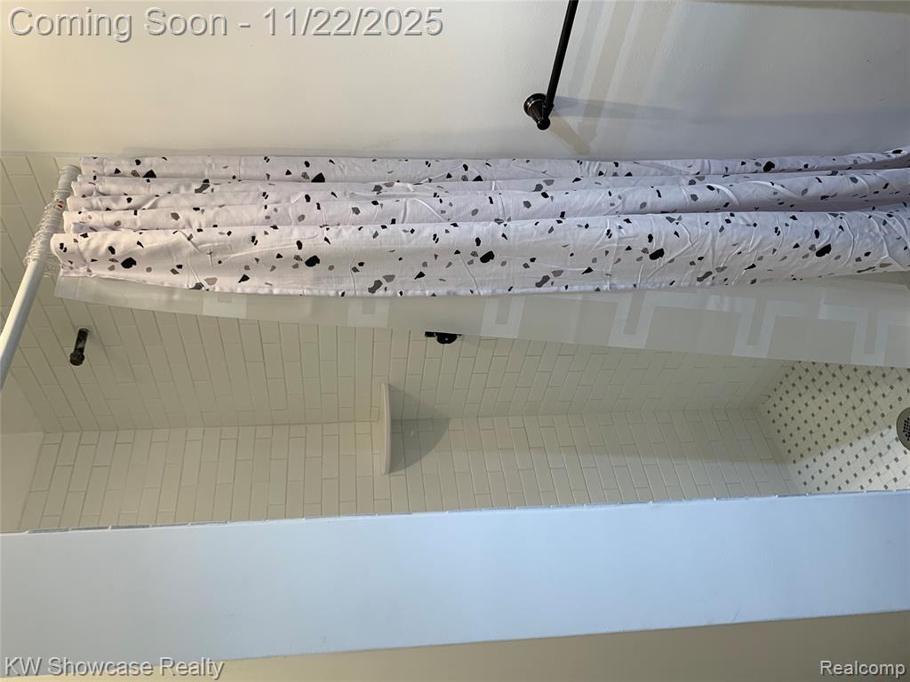 462 Algene Street, Lake Orion, MI 48362 — Photo 15