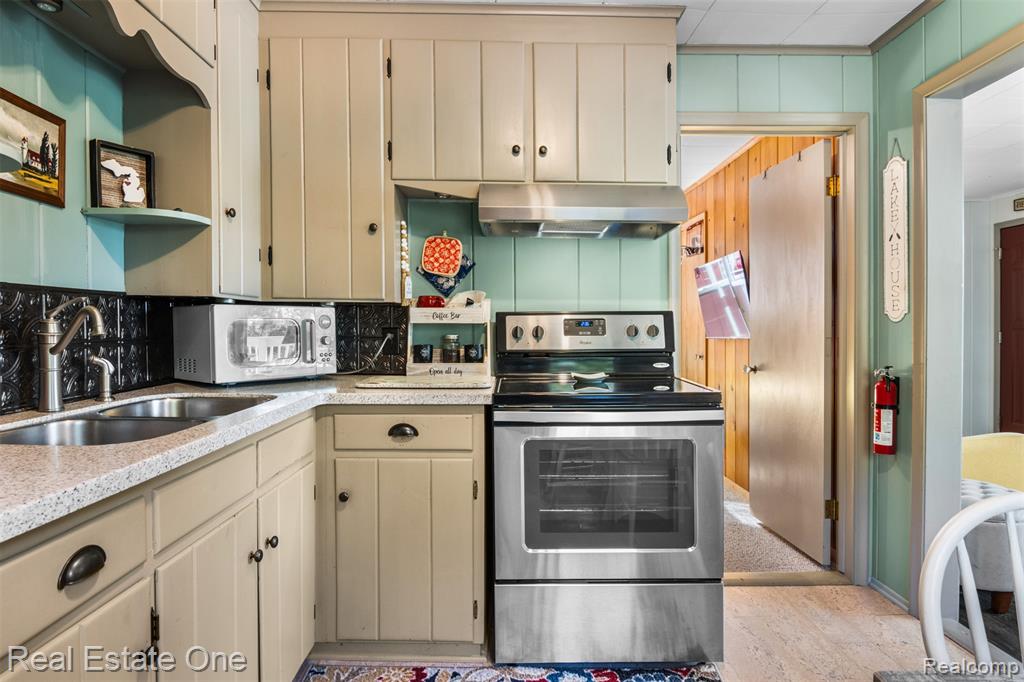 457 Lake Street, Frankfort, MI 49635 — Photo 8