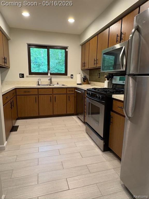 512 Victoria Square Boulevard, Brighton, MI 48116 — Photo 8