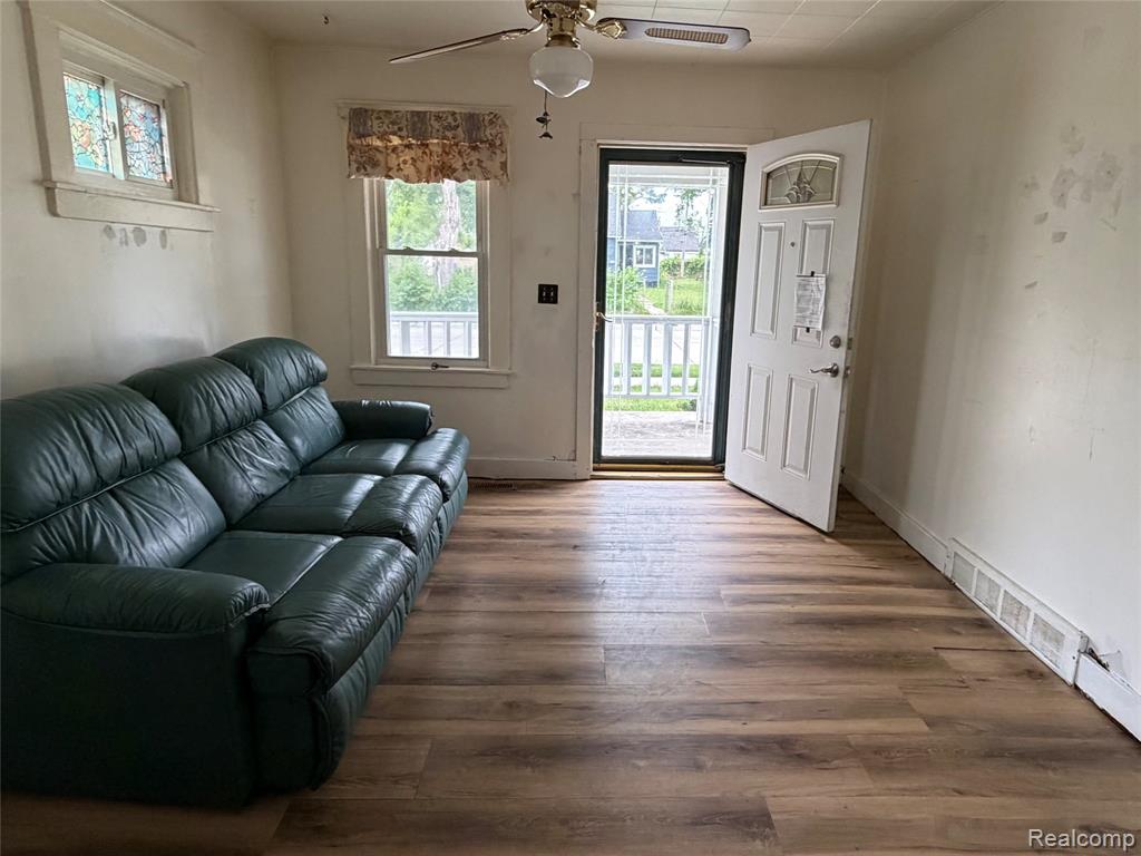 8044 Hudson Avenue, Warren, MI 48089 — Photo 2