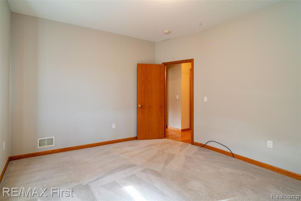 47368 Dove Court, Shelby Twp, MI 48315 — Photo 35