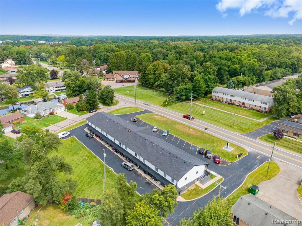 2475 S COMMERCE Road, Wolverine Lake, MI 48390 — Photo 12