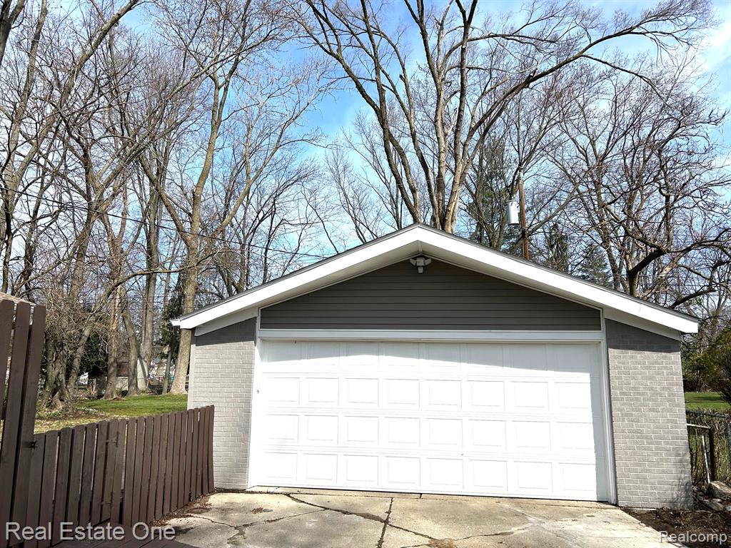 851 MARENGO Drive, Troy, MI 48085 — Photo 30