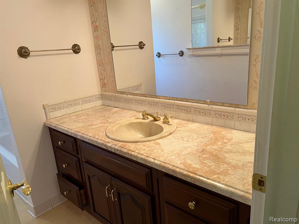 5198 Worchester Drive, Swartz Creek, MI 48473 — Photo 11