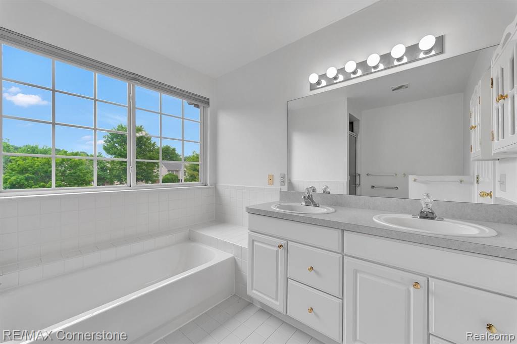 41899 CONNERWOOD Court, Canton, MI 48187 — Photo 28