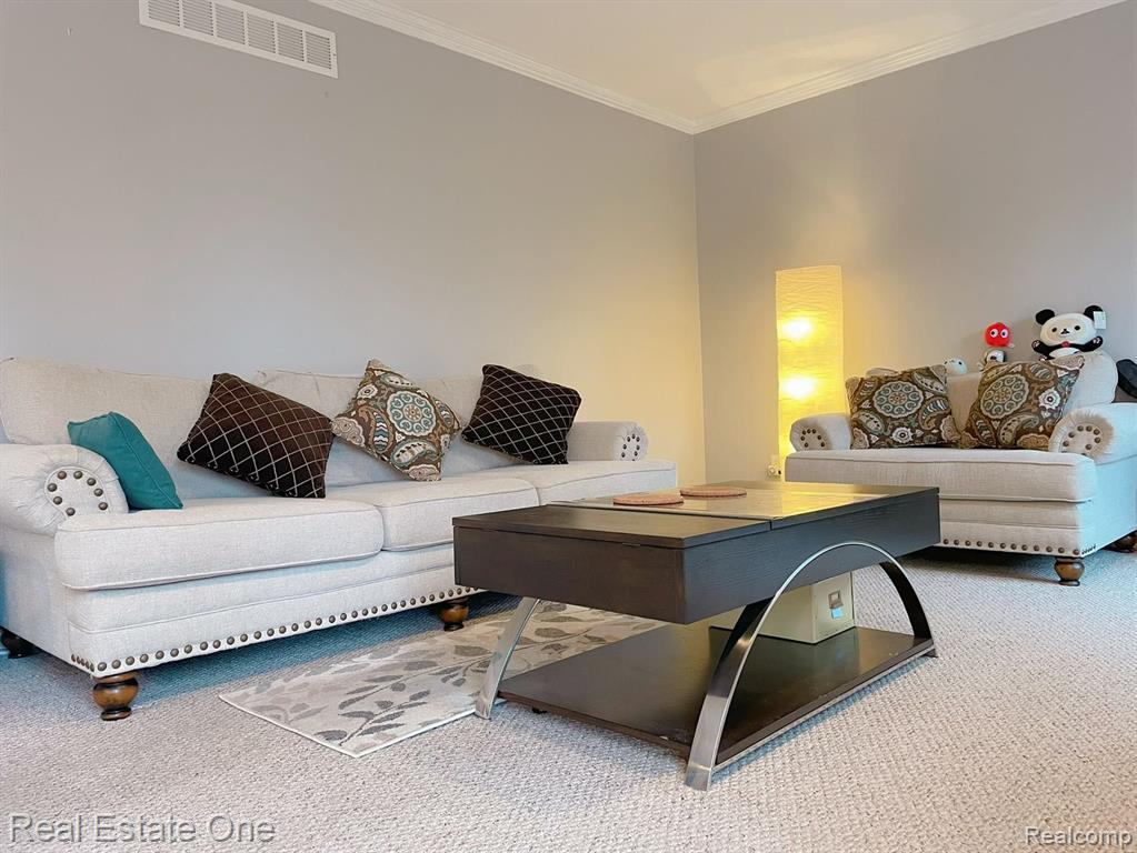 685 ESSEX Drive, Rochester Hills, MI 48307 — Photo 10