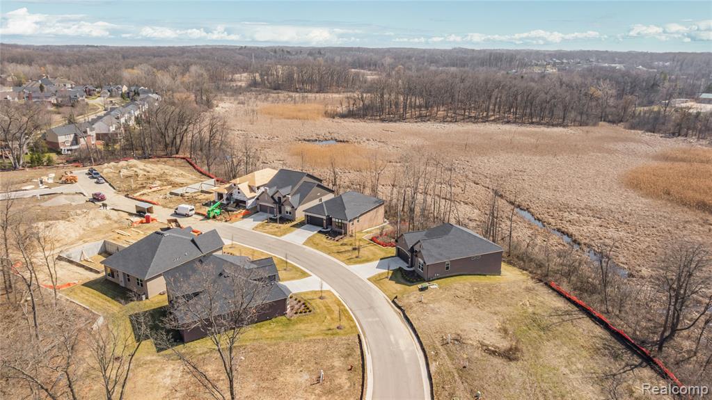 7841 Trailside Court, West Bloomfield, MI 48323 — Photo 10