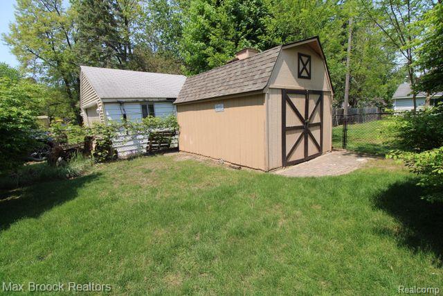 5001 DURNHAM Drive, Waterford, MI 48327 — Photo 25