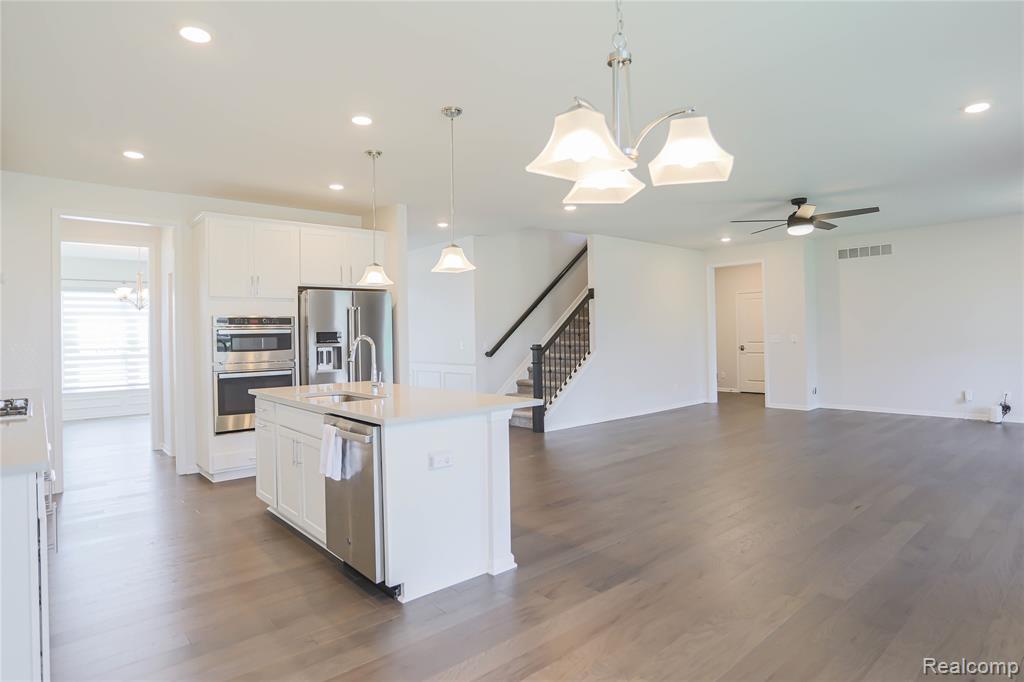 13101 Valencia Drive, Utica, MI 48315 — Photo 38