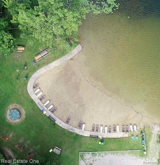 0000 Blue Jay Way, West Bloomfield, MI, 00000