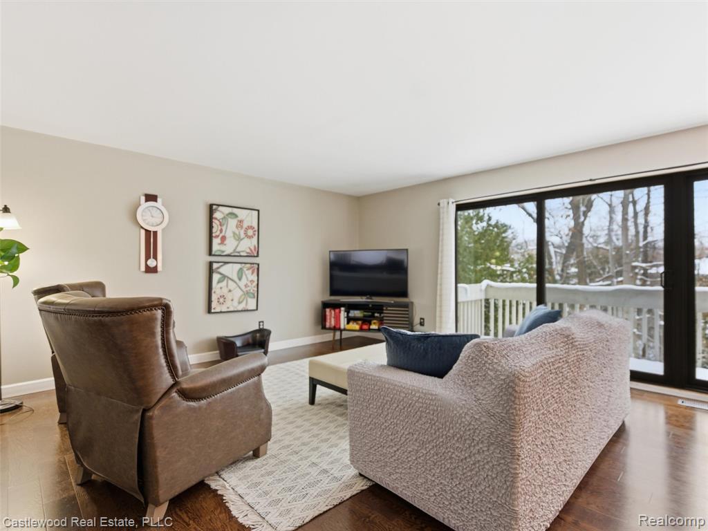5868 Shore Court, Clarkston, MI — Photo 10