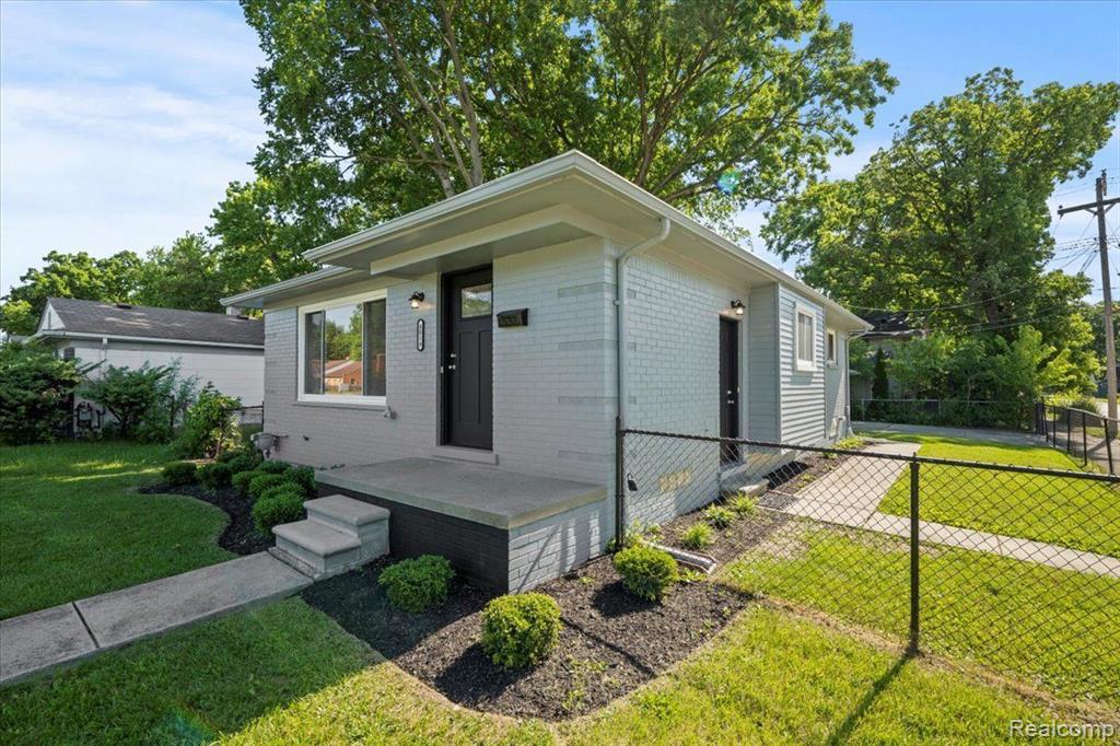 4014 GREENFIELD Road, Berkley, MI 48072 — Photo 2