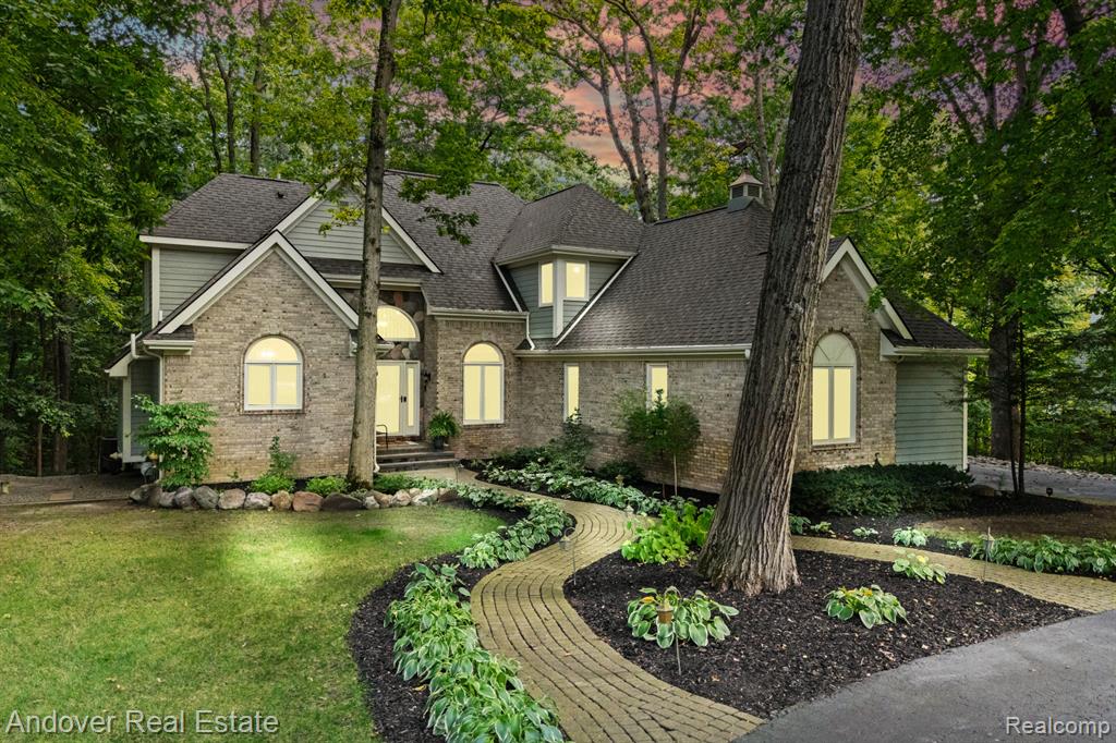 9128 Kelly Lake Drive, Clarkston, MI 48348 — front exterior