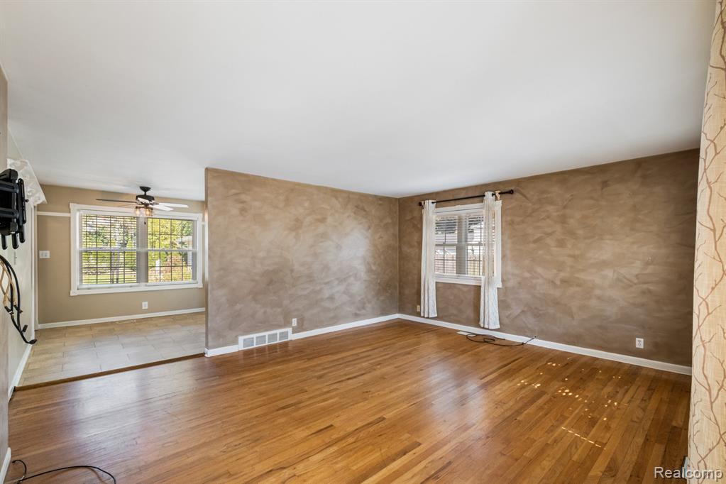 9140 Chelmsford Drive, Swartz Creek, MI 48473 — Photo 5
