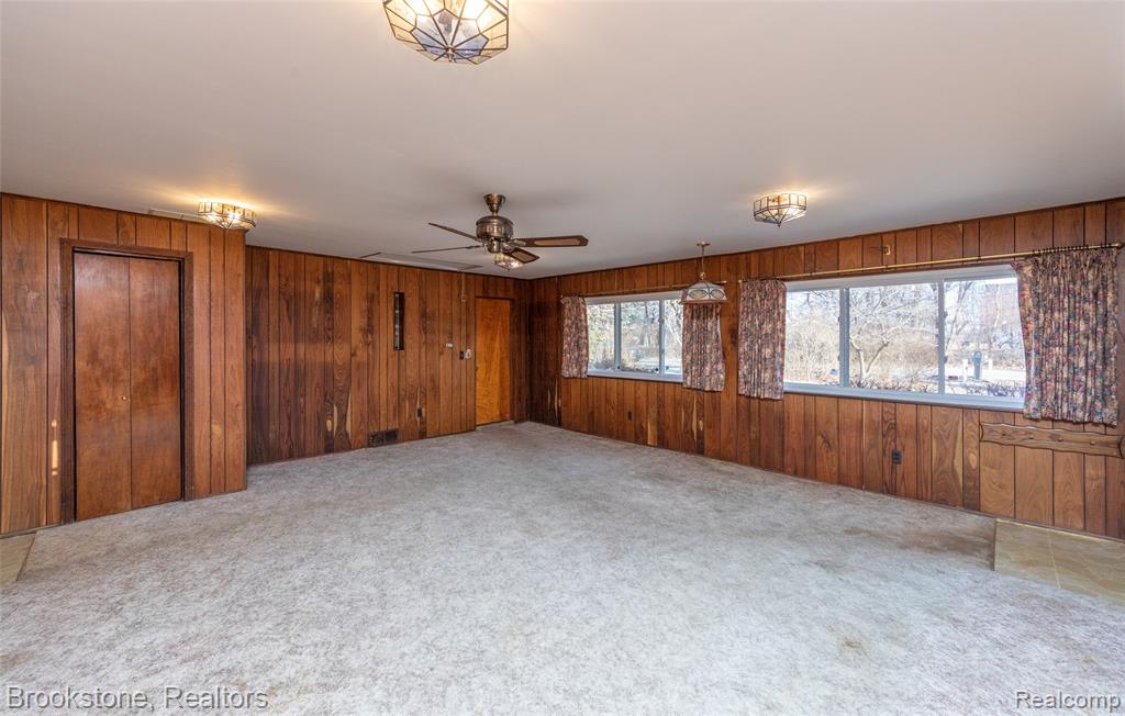656 S CASS LAKE Road, Waterford, MI 48328 — Photo 31