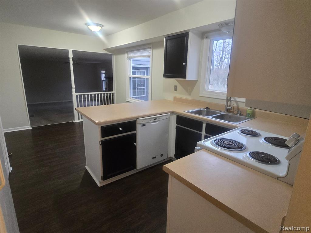 8970 GLASGOW Drive, White Lake, MI — Photo 21