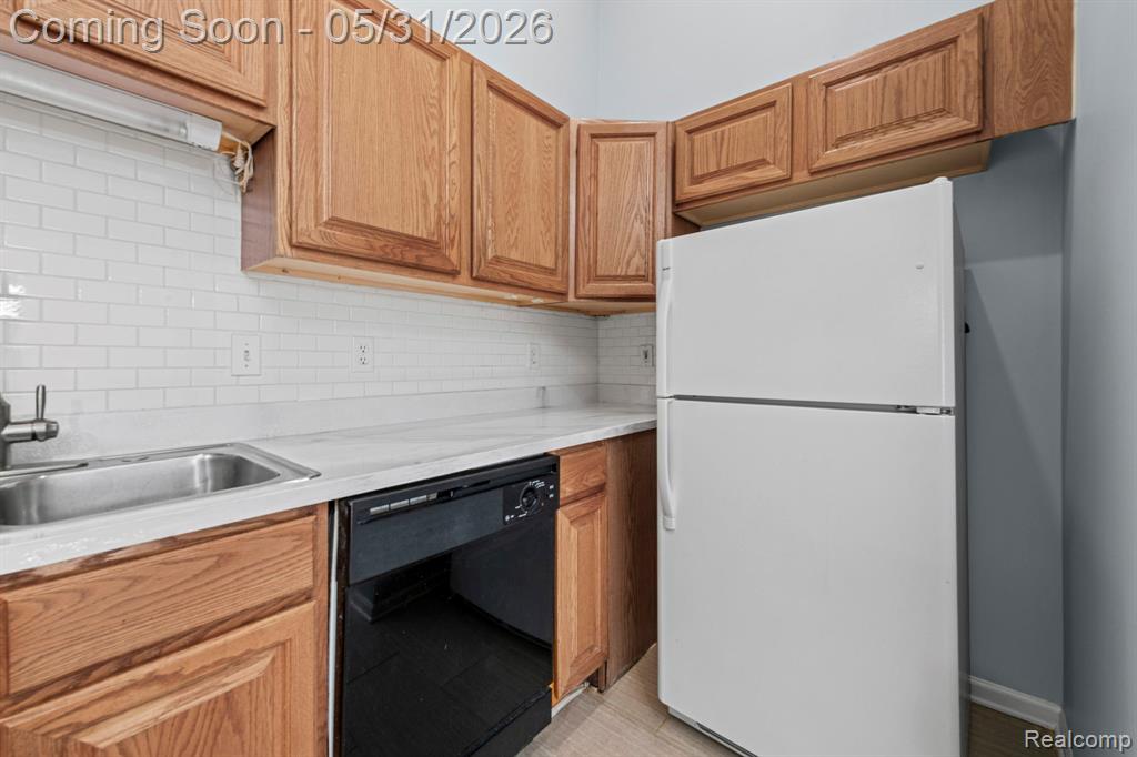 23362 Stromp Court, Trenton, MI 48183 — Photo 12