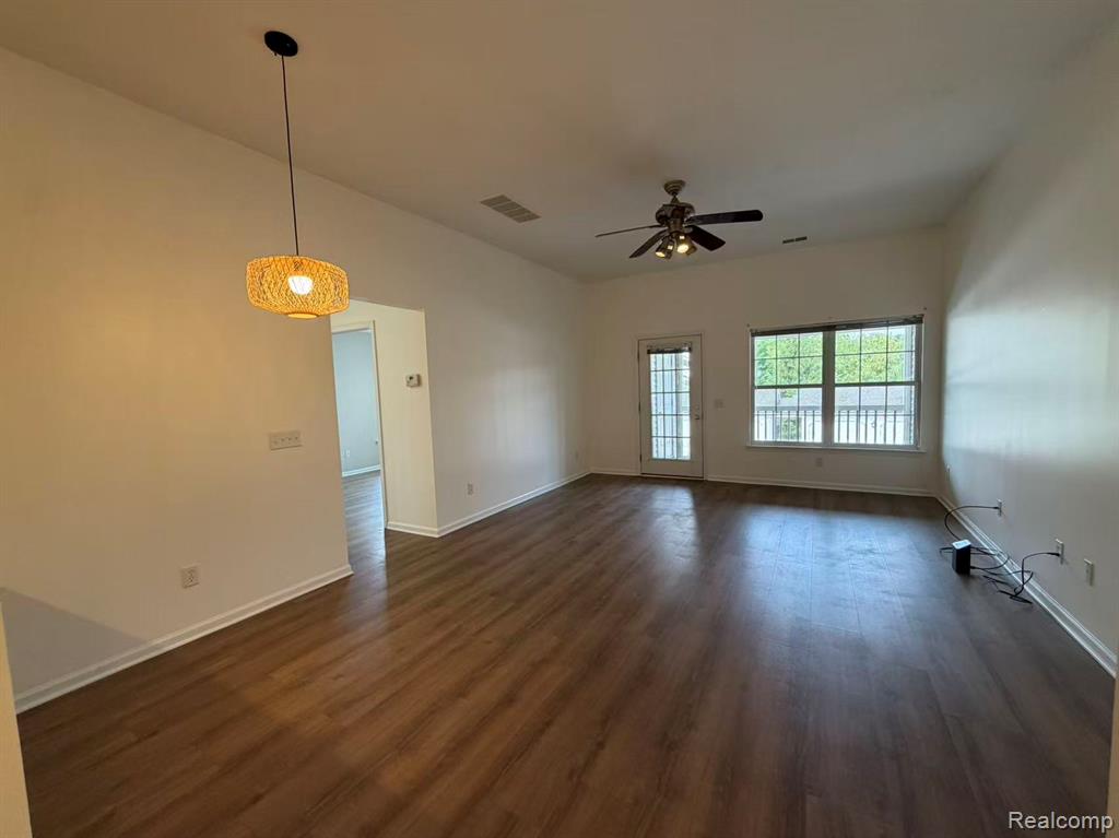 2710 S Knightsbridge Circle - Photo 3