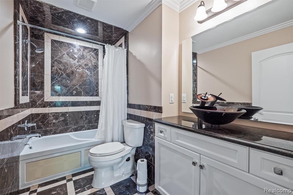 6608 Minnow Pond Drive, West Bloomfield, MI — Photo 32