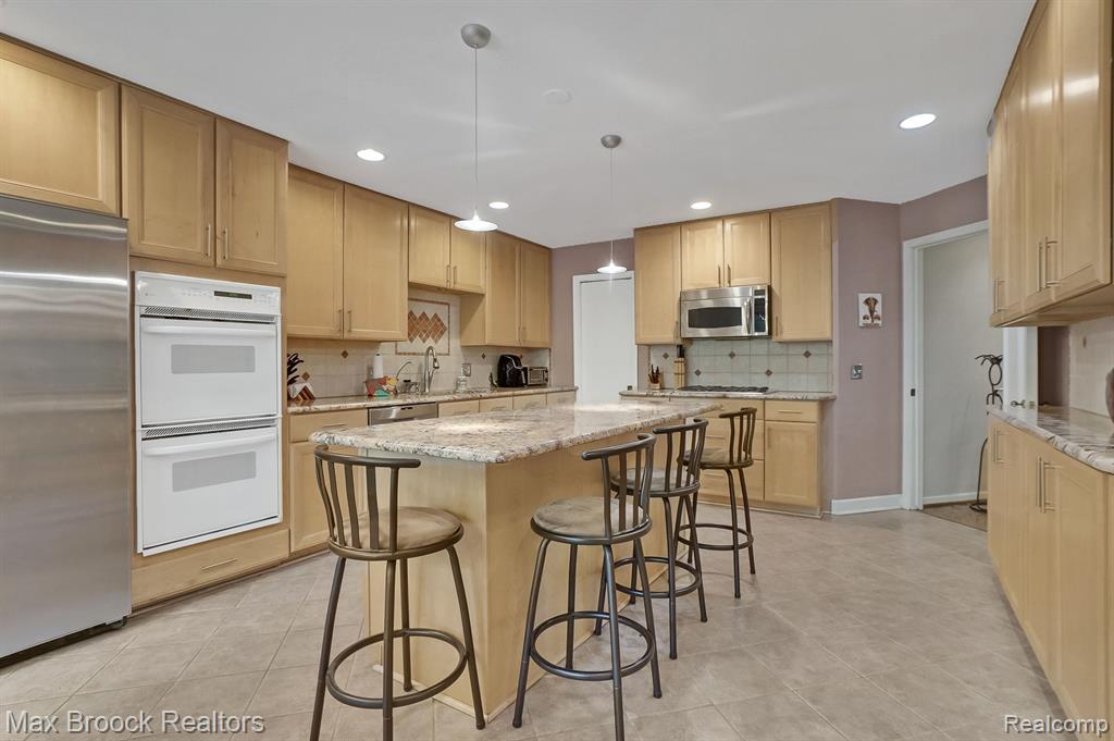 4358 YALE CT, Bloomfield Hills, MI 48302 — Photo 8