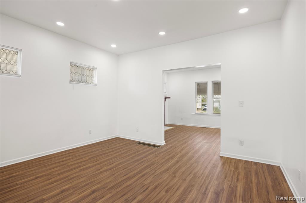 737 Webb Street, Detroit, MI 48202 — Photo 13