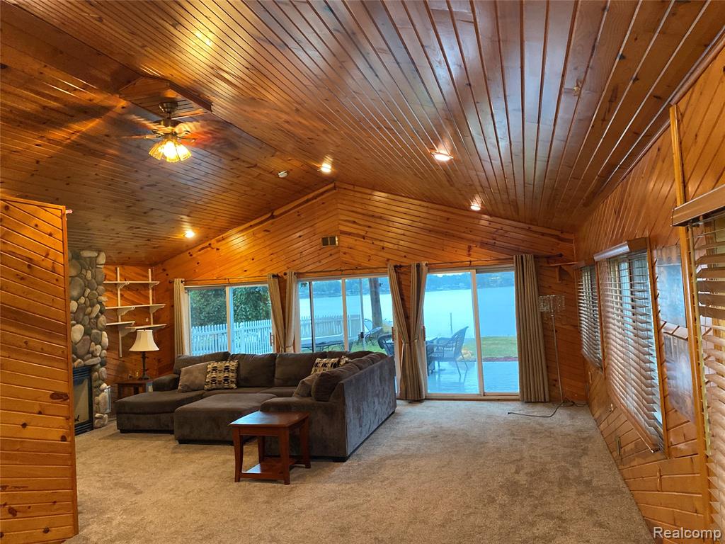 7825 Elizabeth Lake Rd Beach, Waterford, MI 48327 — Photo 3
