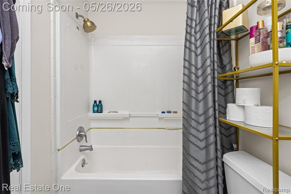 7736 Lake Ridge Drive, Waterford, MI 48327 — Photo 18
