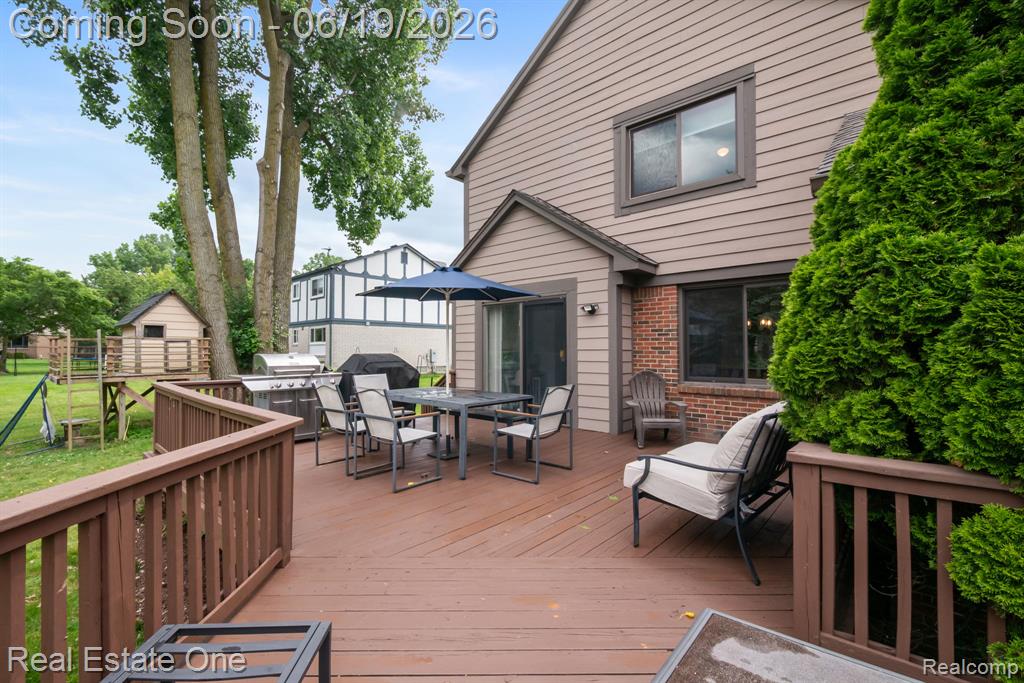 5277 Waterview Drive, West Bloomfield, MI 48323 — Photo 45