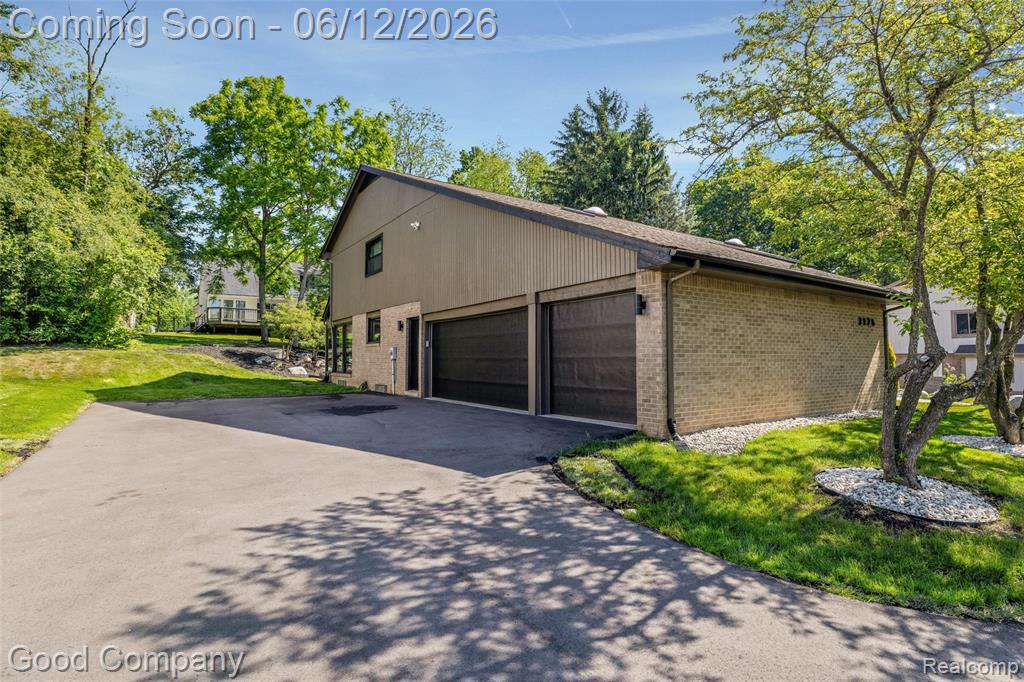 3176 Chambord Drive, West Bloomfield, MI 48323 — Photo 48