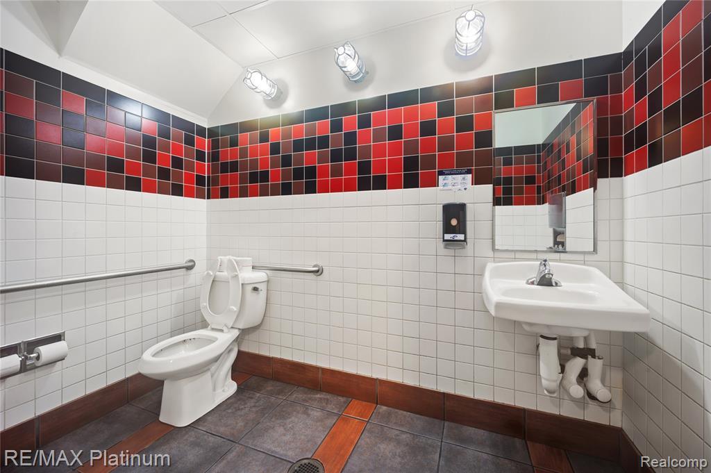 11528 S Saginaw Street, Grand Blanc, MI 48439 — Photo 9