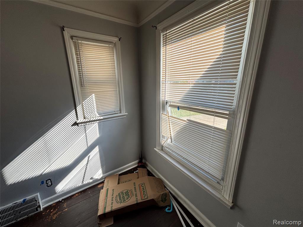 7647 Greenview Avenue, Detroit, MI 48228 — Photo 8
