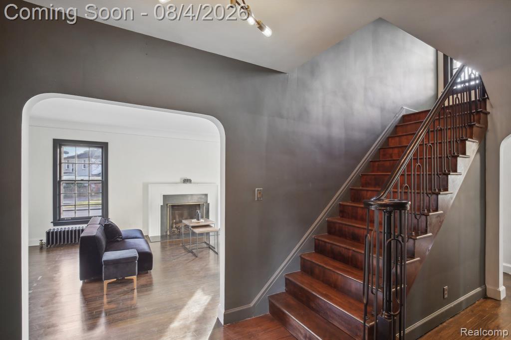 276 Lewiston Road, Grosse Pointe, MI 48236