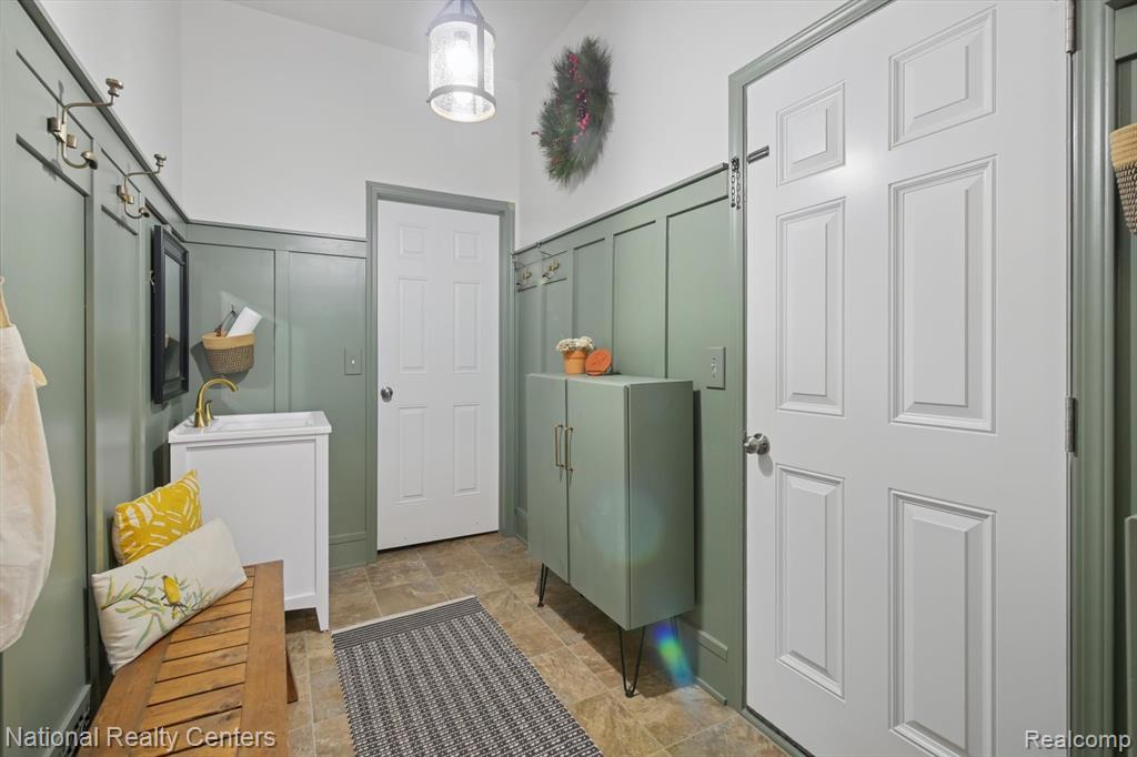27316 Victoria Road, Novi, MI — Photo 5