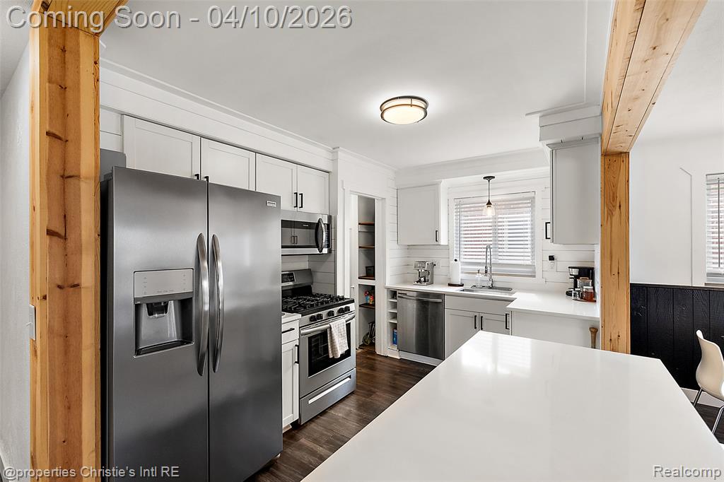 24658 Roanoke Avenue, Oak Park, MI 48237 — Photo 16
