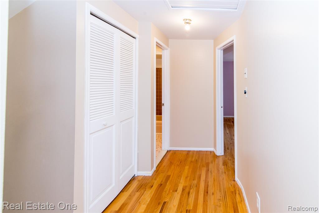 6845 Tamerlane Drive, West Bloomfield, MI — Photo 28