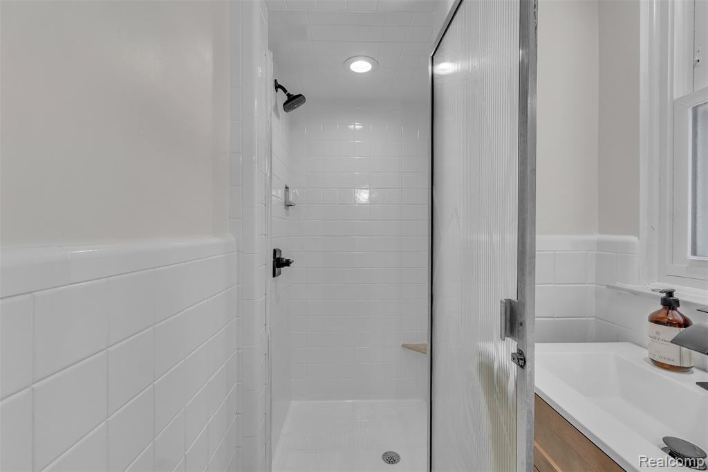 28720 Eldorado Pl, Lathrup Village, MI 48076 — Photo 29