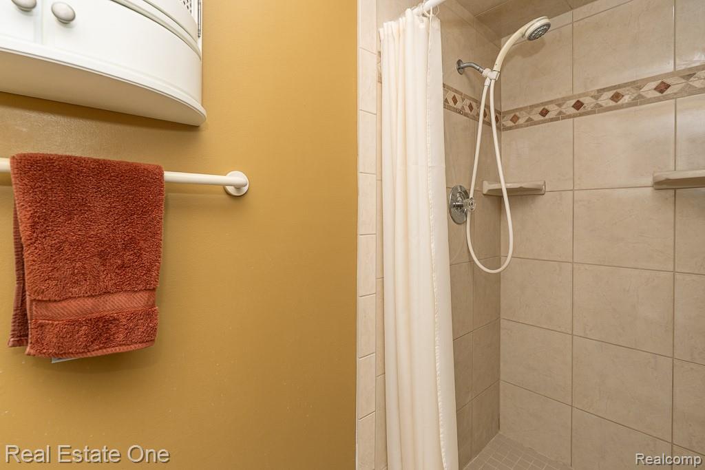 61 Nesbit Lane, Rochester Hills, MI 48309 — Photo 22