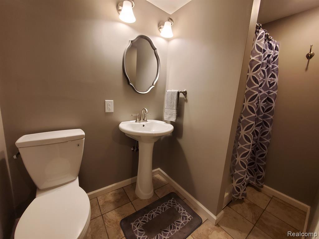 1720 BRENTWOOD Drive, Troy, MI 48098 — Photo 27