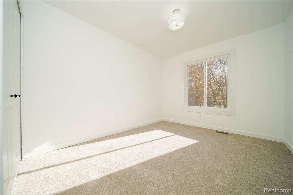 4060 Franklin Park Drive, Sterling Heights, MI 48310 — Photo 46