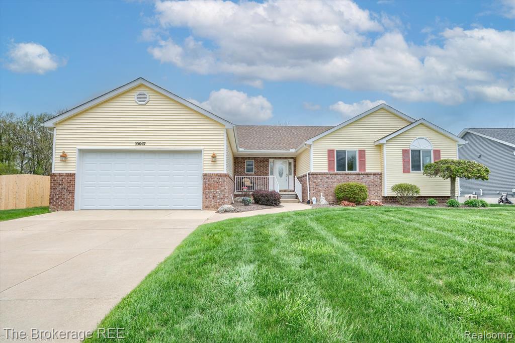 10047 Fox Run Drive, Davison, MI 48423 — front exterior