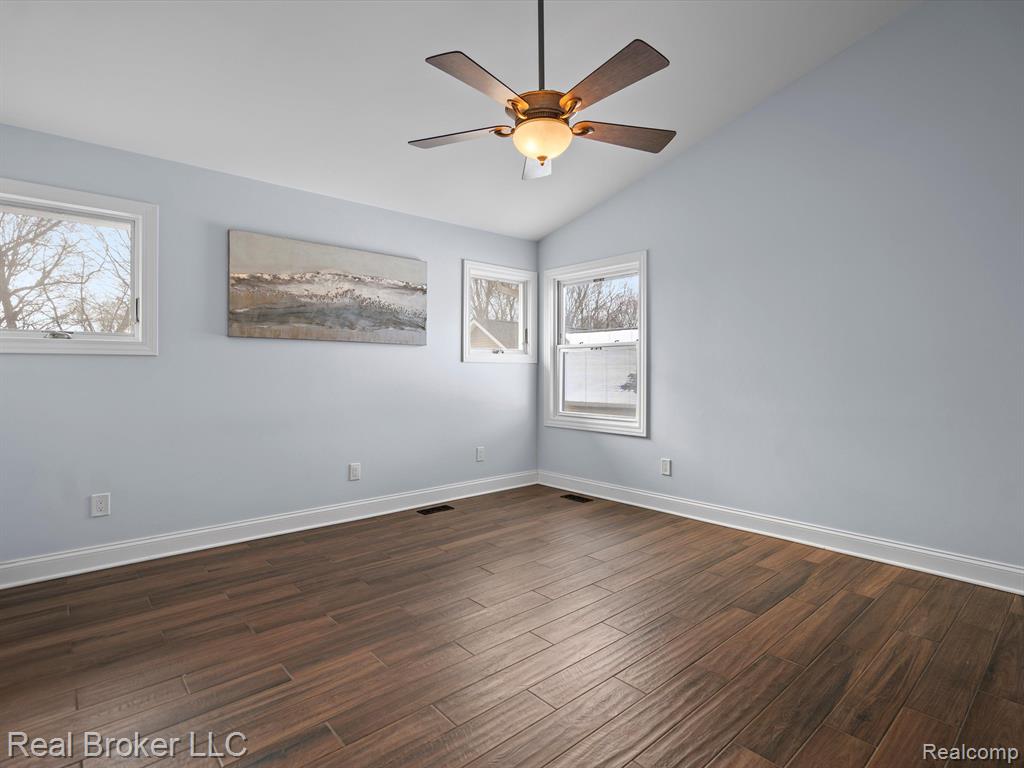 680 CRESCENT Court, Ortonville, MI 48462 — Photo 14