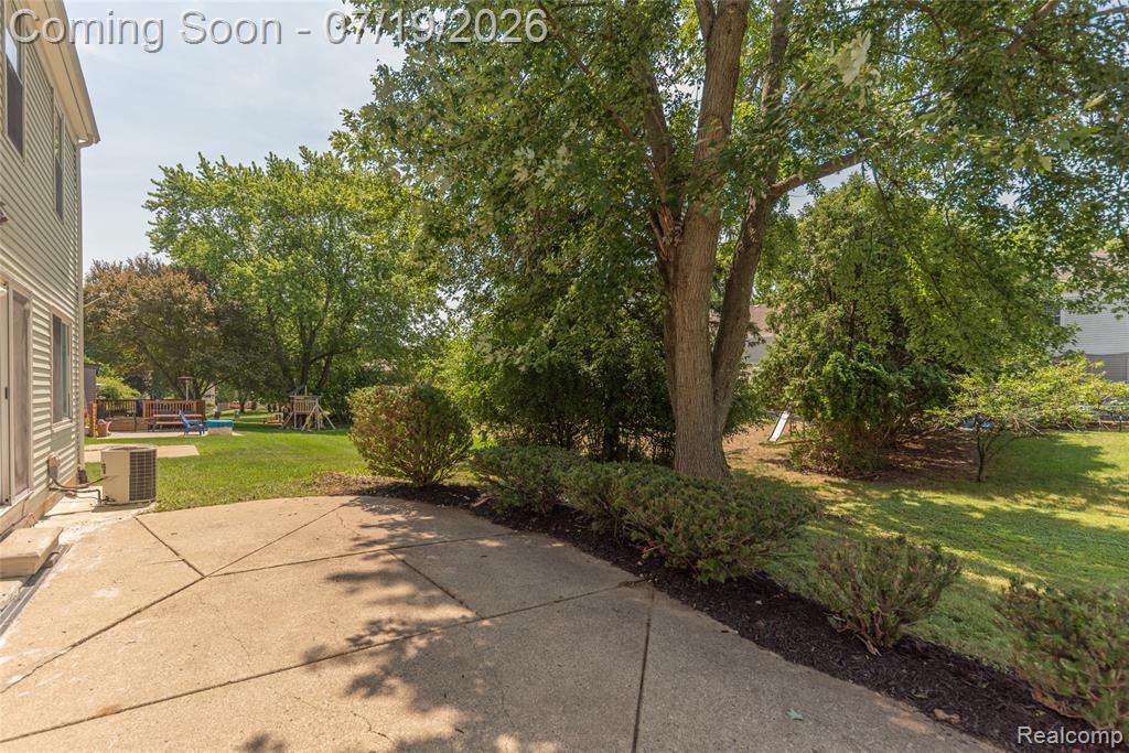 5994 Kingsfield Drive, West Bloomfield, MI — Photo 5