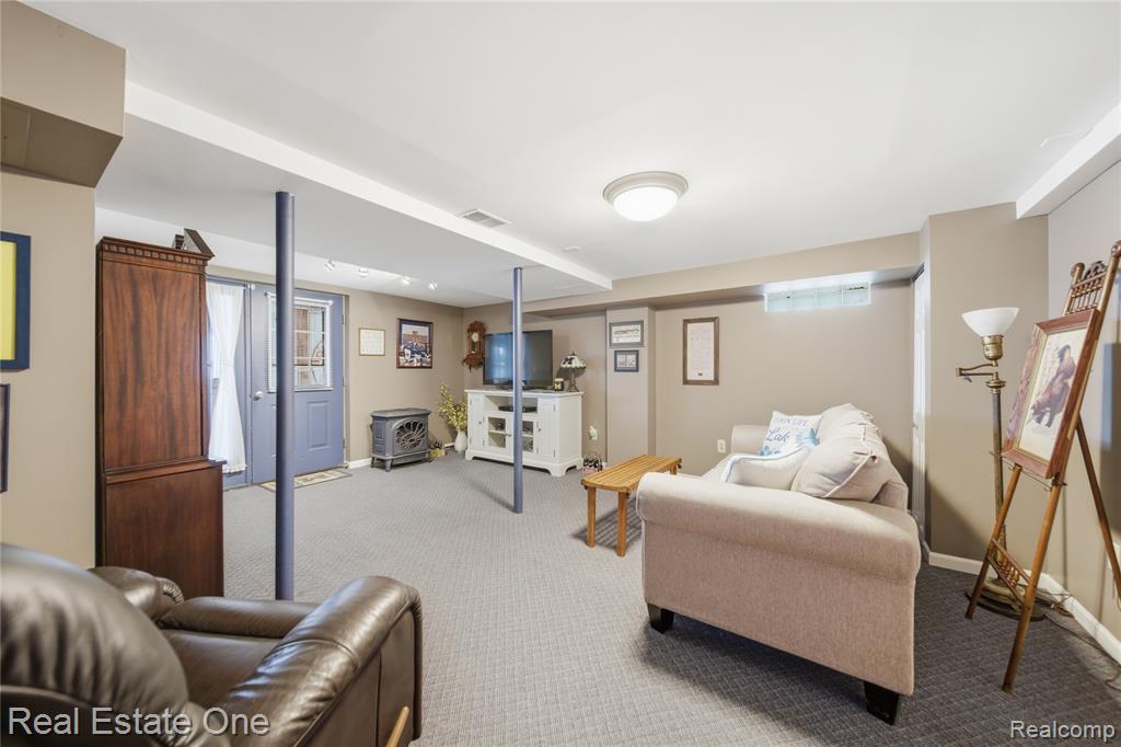 9528 Main Street, Whitmore Lake, MI 48189 — Photo 23