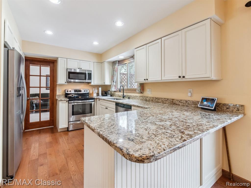 41830 PON MEADOW Drive, Northville, MI 48168 — Photo 10