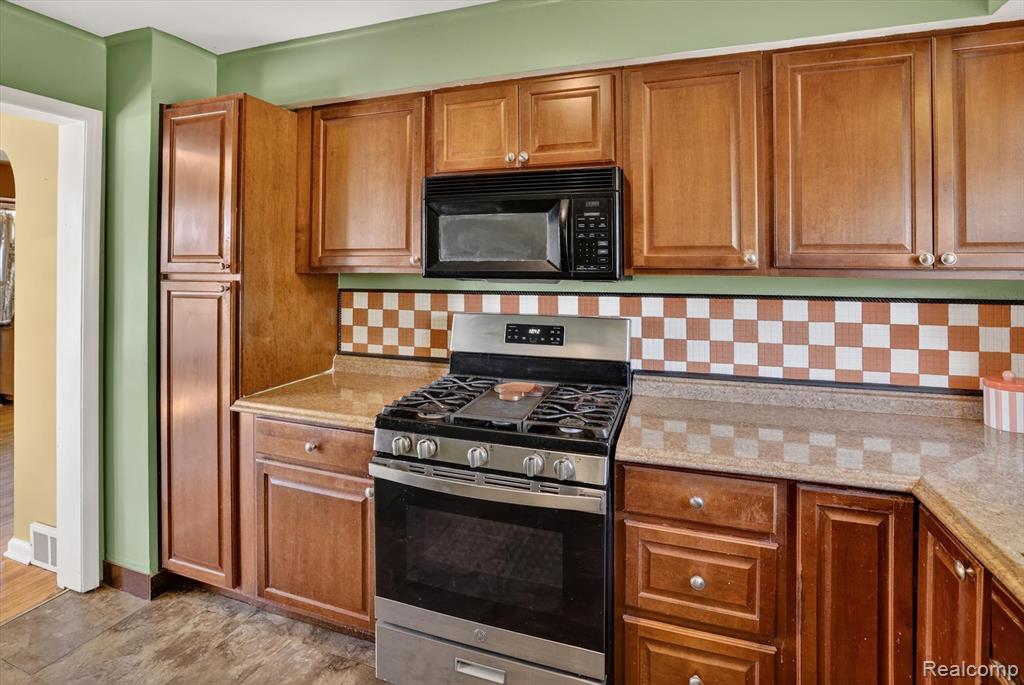 1137 E Main Street, Flushing, MI 48433 — Photo 13
