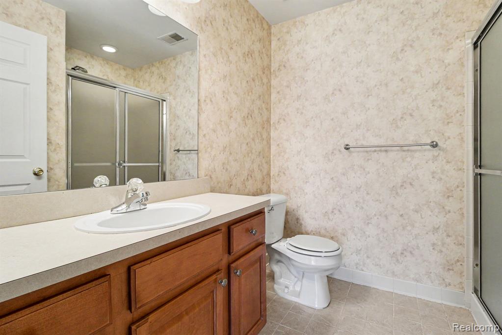 16339 Chatham Drive, Macomb, MI 48044 — Photo 15