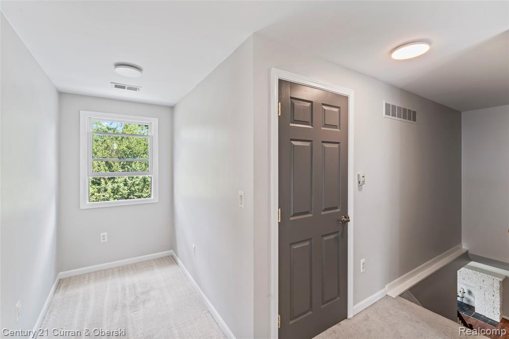 505 Hollywood Avenue, Grosse Pointe Woods, MI 48236 — Photo 21